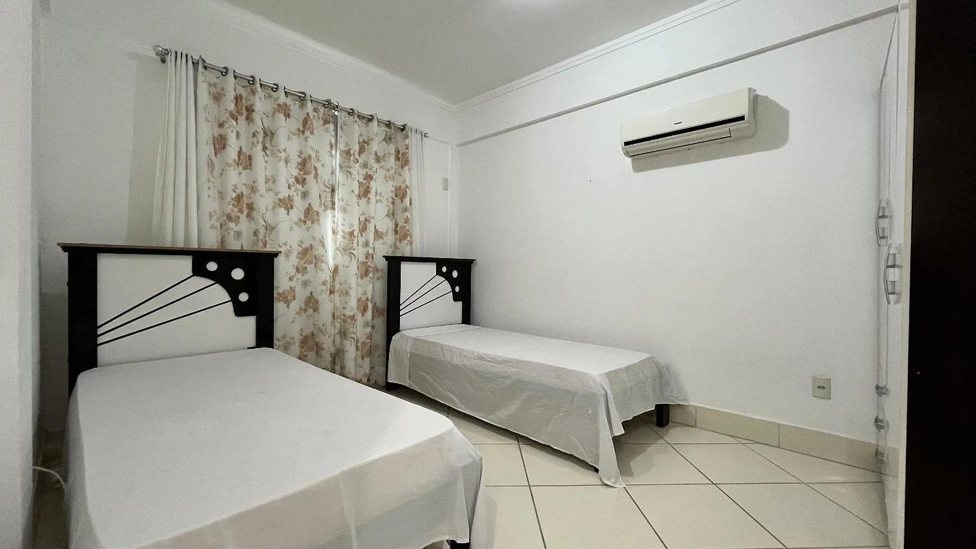 B163 - Apartamento Em Bombas Para 05 Pessoas Bombinhas 0*,