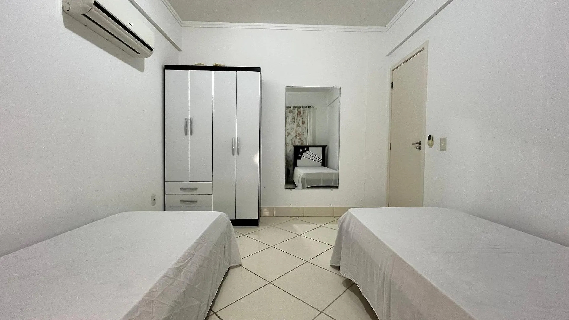 B163 - Apartamento Em Bombas Para 05 Pessoas Bombinhas Brazil