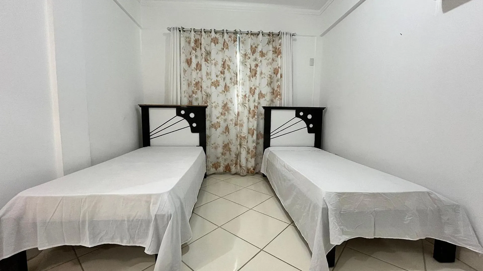 Apartment B163 - Apartamento Em Bombas Para 05 Pessoas Bombinhas